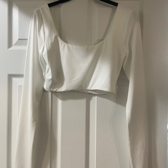 H:ours Hibi Long Sleeve Crop Top - Picture 6 of 6